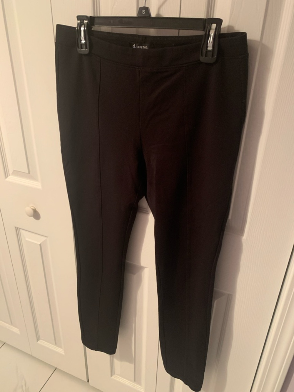 d. jeans Black Cropped Ponte Ankle Pants